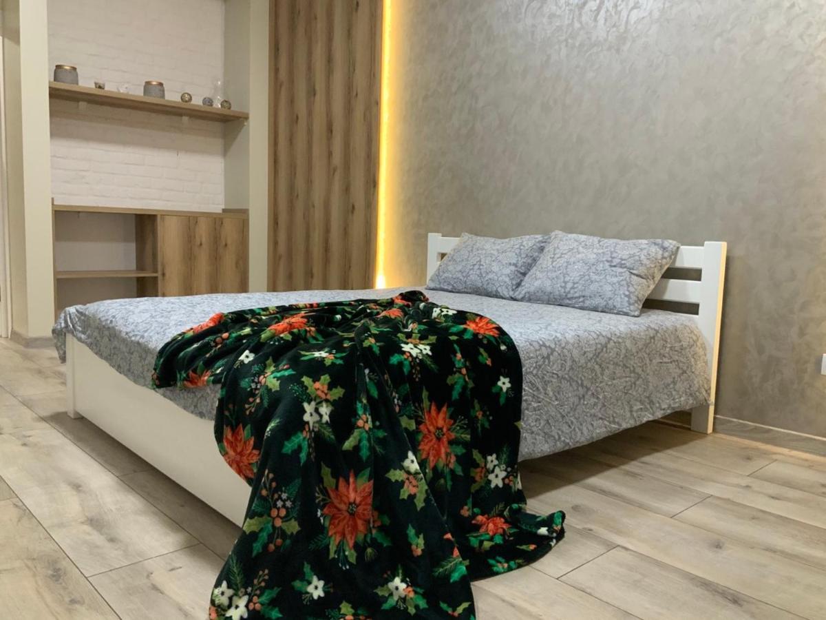 ריבנה Vip Apartment У Центрі Міста, Новобуджк Театральний,Дуже Простора מראה חיצוני תמונה