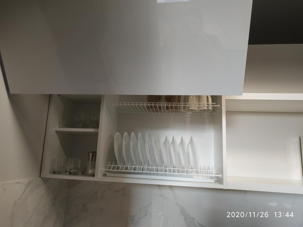 ריבנה Vip Apartment У Центрі Міста, Новобуджк Театральний,Дуже Простора מראה חיצוני תמונה