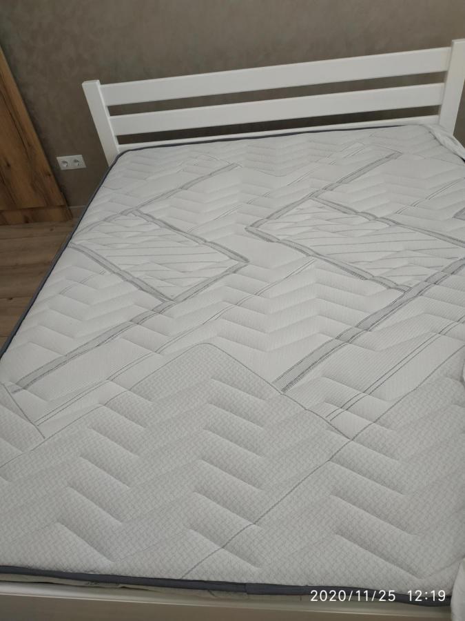 ריבנה Vip Apartment У Центрі Міста, Новобуджк Театральний,Дуже Простора מראה חיצוני תמונה
