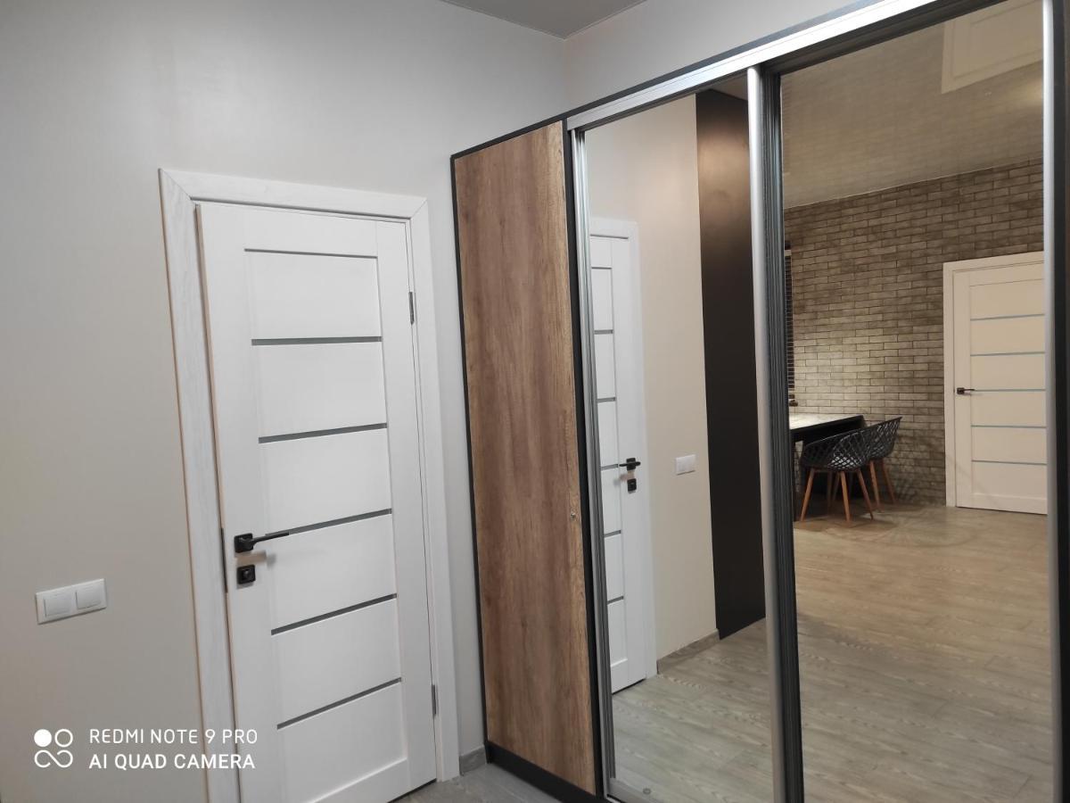 ריבנה Vip Apartment У Центрі Міста, Новобуджк Театральний,Дуже Простора מראה חיצוני תמונה