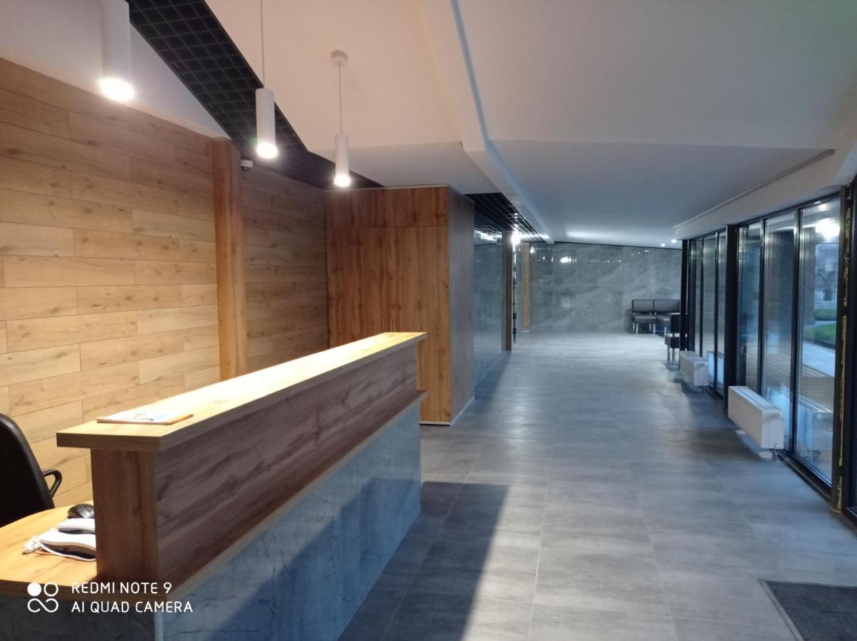 ריבנה Vip Apartment У Центрі Міста, Новобуджк Театральний,Дуже Простора מראה חיצוני תמונה