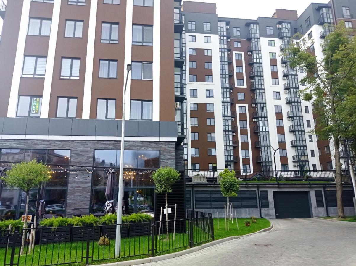 ריבנה Vip Apartment У Центрі Міста, Новобуджк Театральний,Дуже Простора מראה חיצוני תמונה