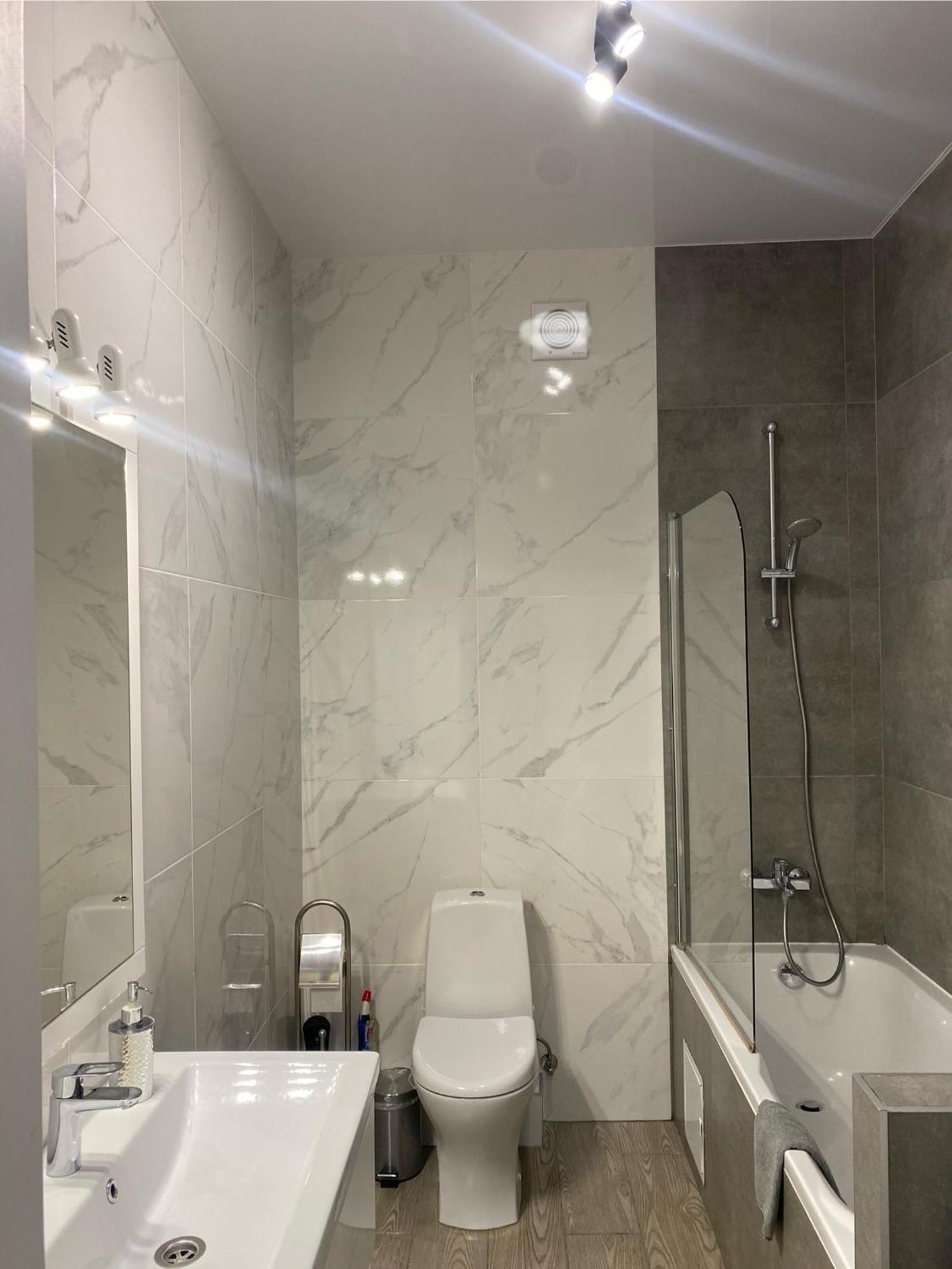 ריבנה Vip Apartment У Центрі Міста, Новобуджк Театральний,Дуже Простора מראה חיצוני תמונה