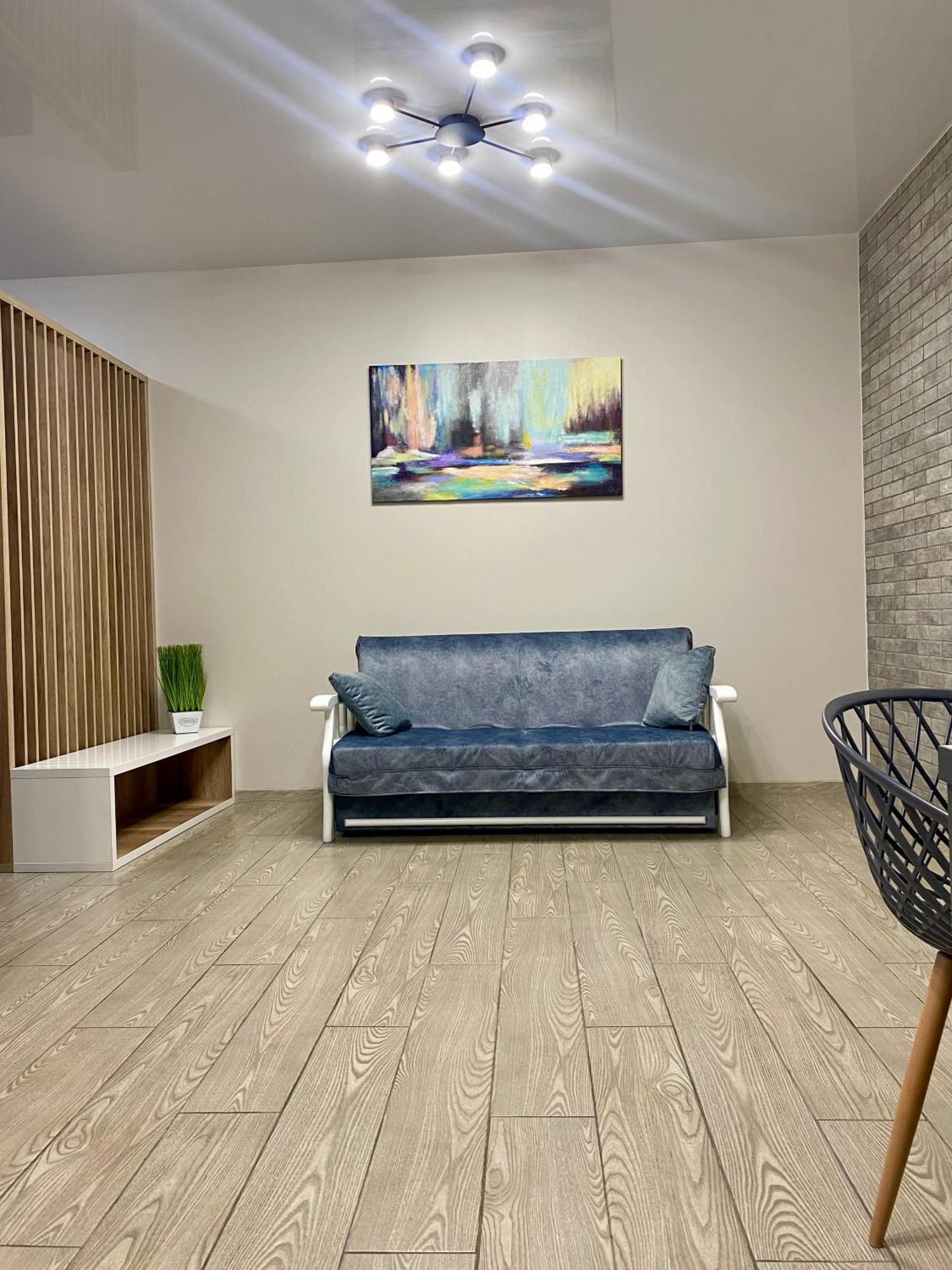 ריבנה Vip Apartment У Центрі Міста, Новобуджк Театральний,Дуже Простора מראה חיצוני תמונה