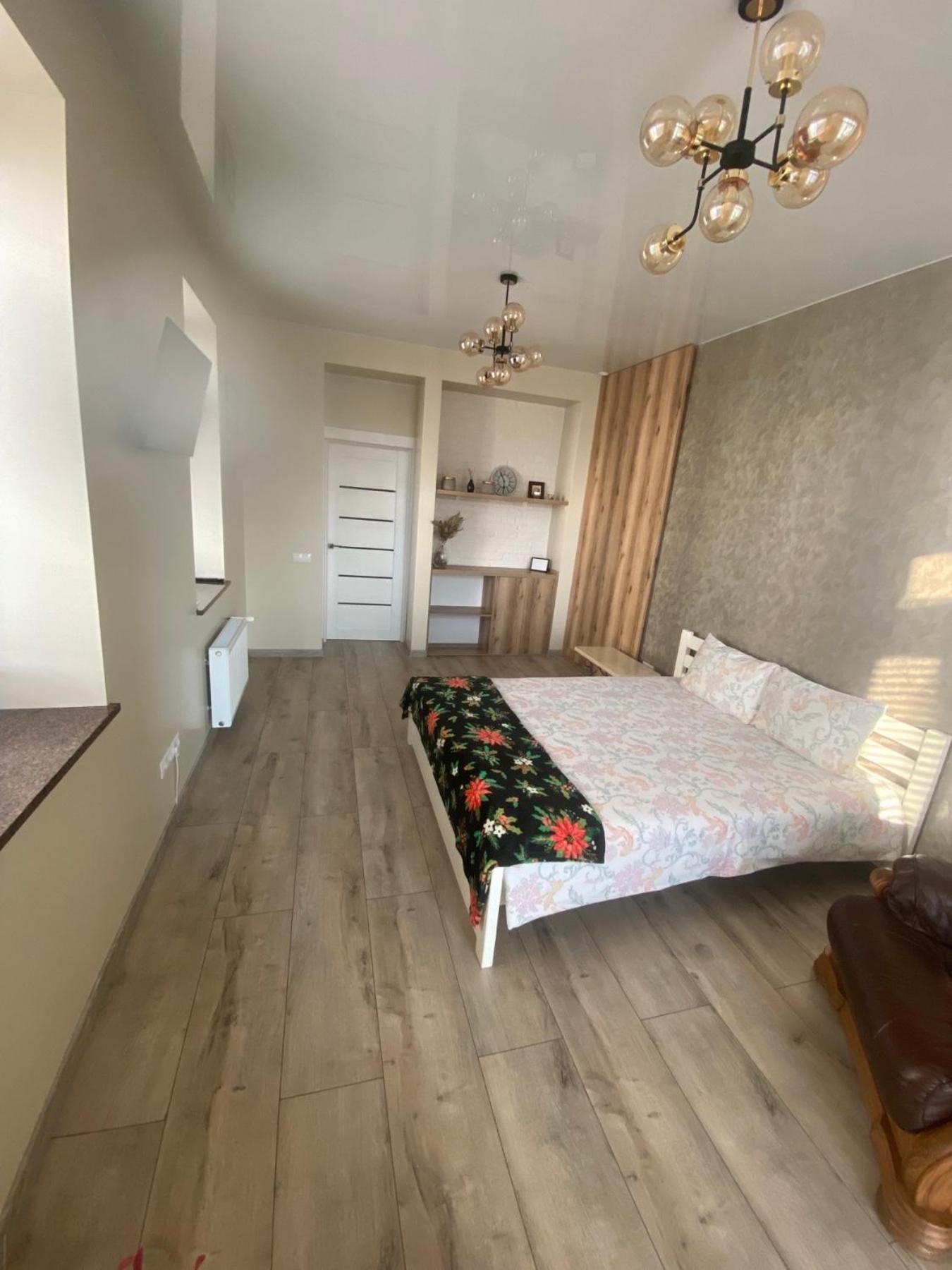 ריבנה Vip Apartment У Центрі Міста, Новобуджк Театральний,Дуже Простора מראה חיצוני תמונה