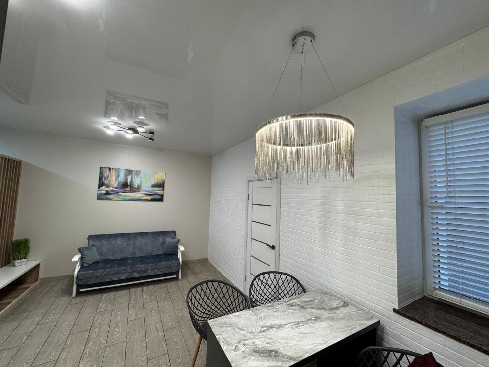 ריבנה Vip Apartment У Центрі Міста, Новобуджк Театральний,Дуже Простора מראה חיצוני תמונה
