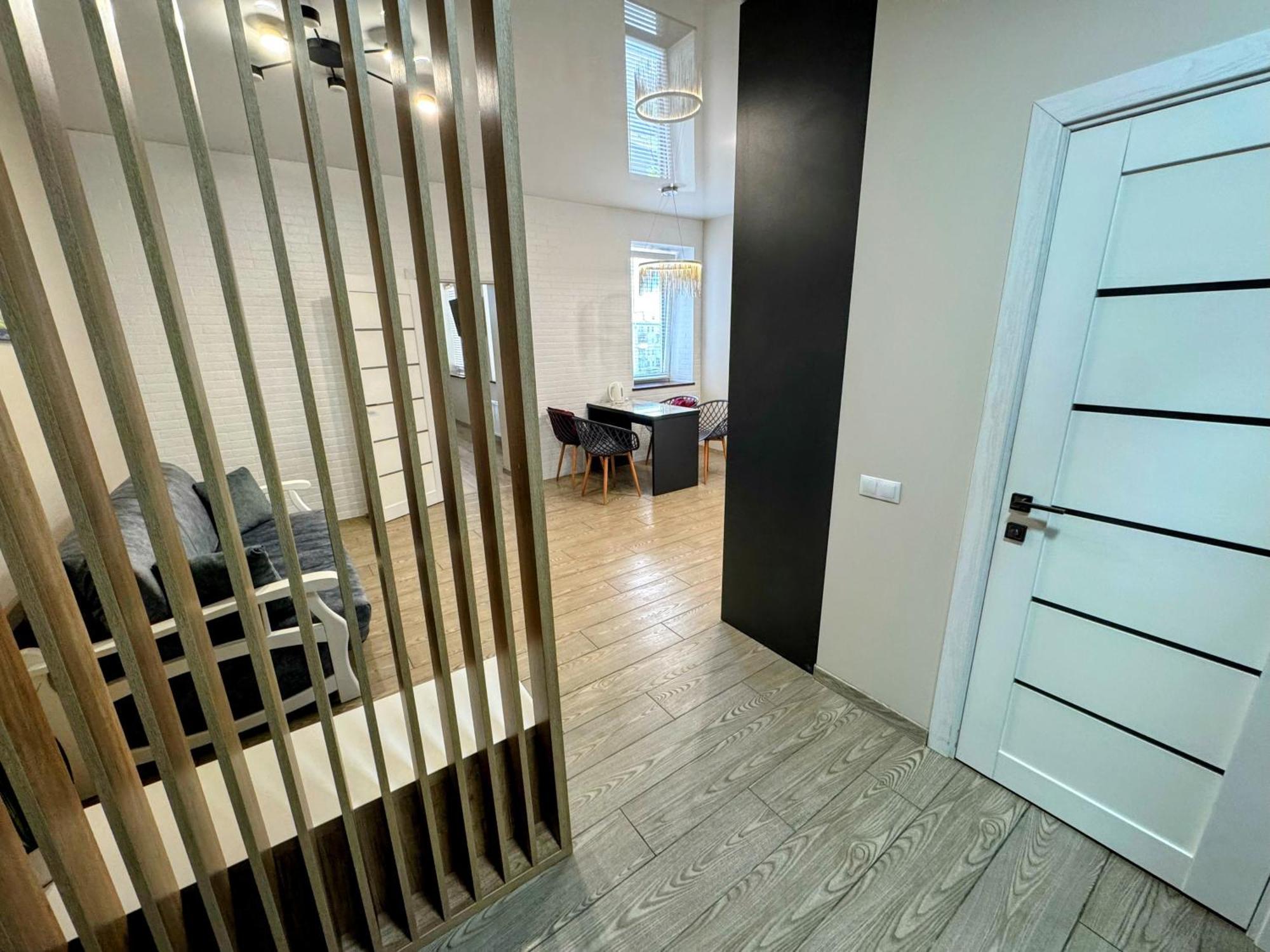 ריבנה Vip Apartment У Центрі Міста, Новобуджк Театральний,Дуже Простора מראה חיצוני תמונה