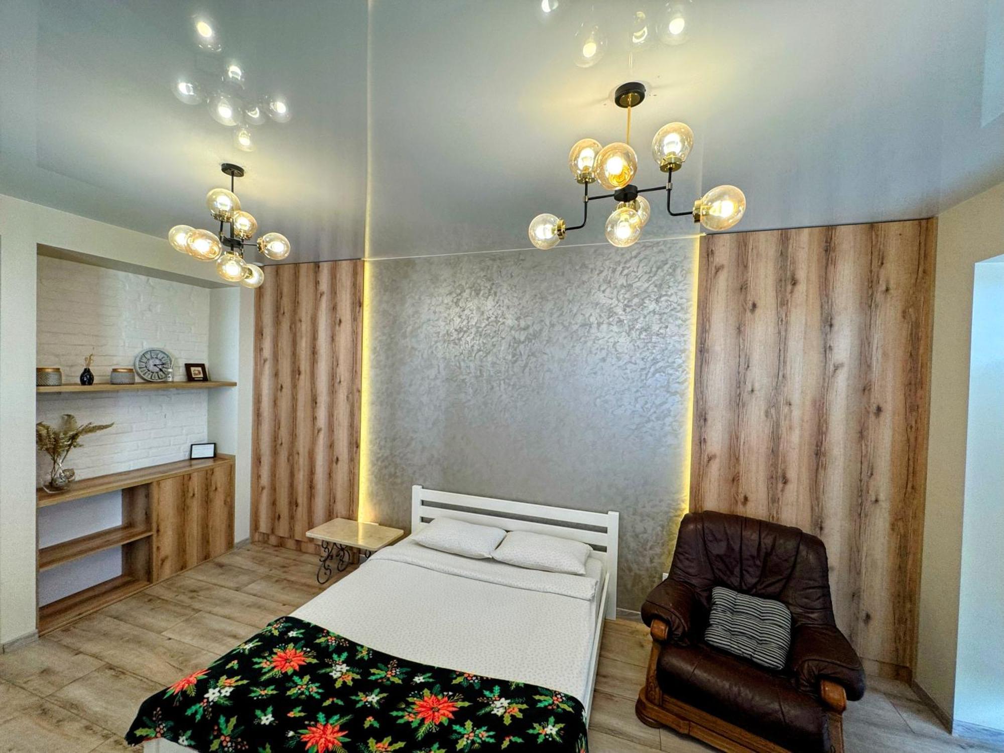 ריבנה Vip Apartment У Центрі Міста, Новобуджк Театральний,Дуже Простора מראה חיצוני תמונה