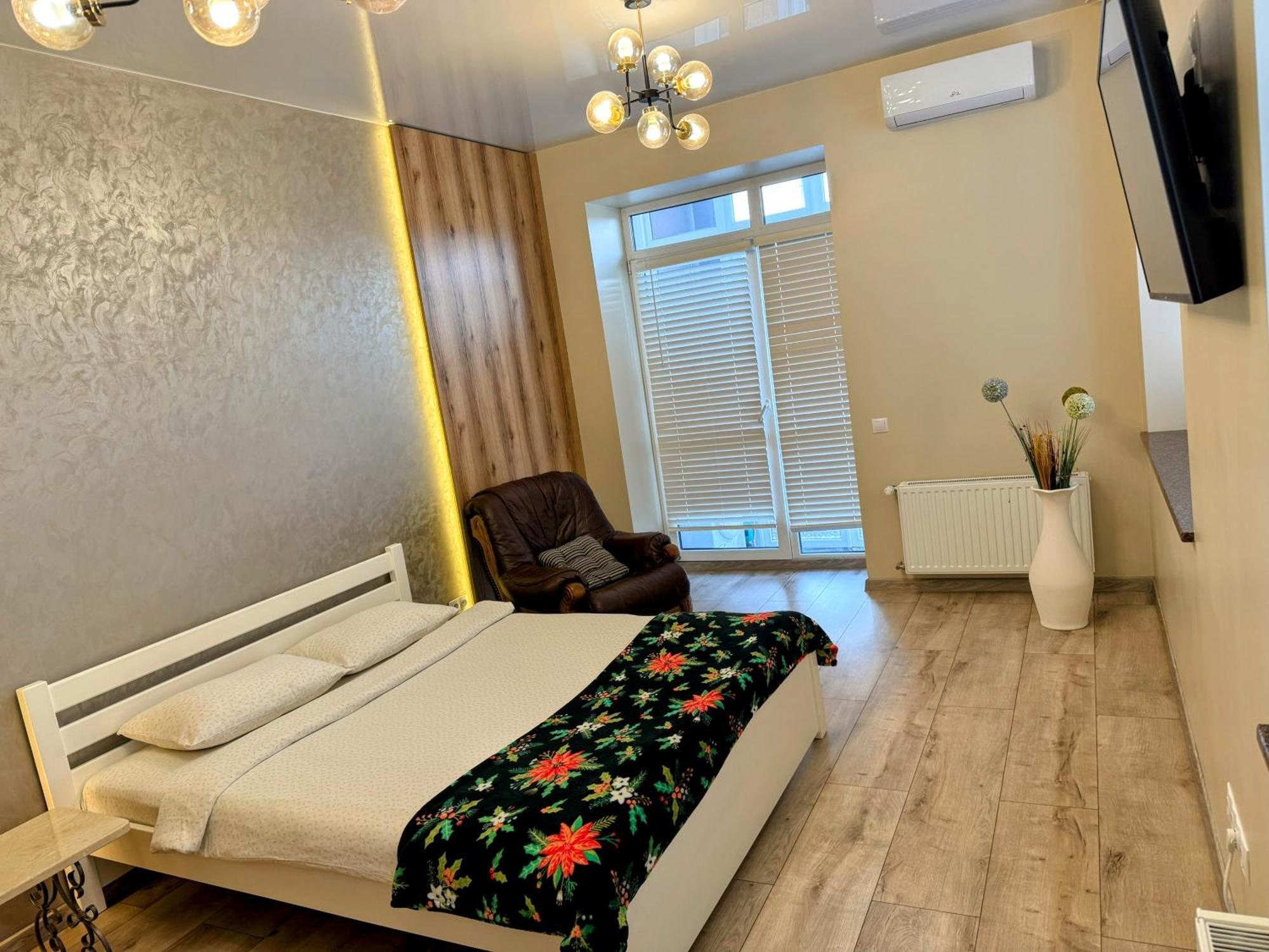ריבנה Vip Apartment У Центрі Міста, Новобуджк Театральний,Дуже Простора מראה חיצוני תמונה