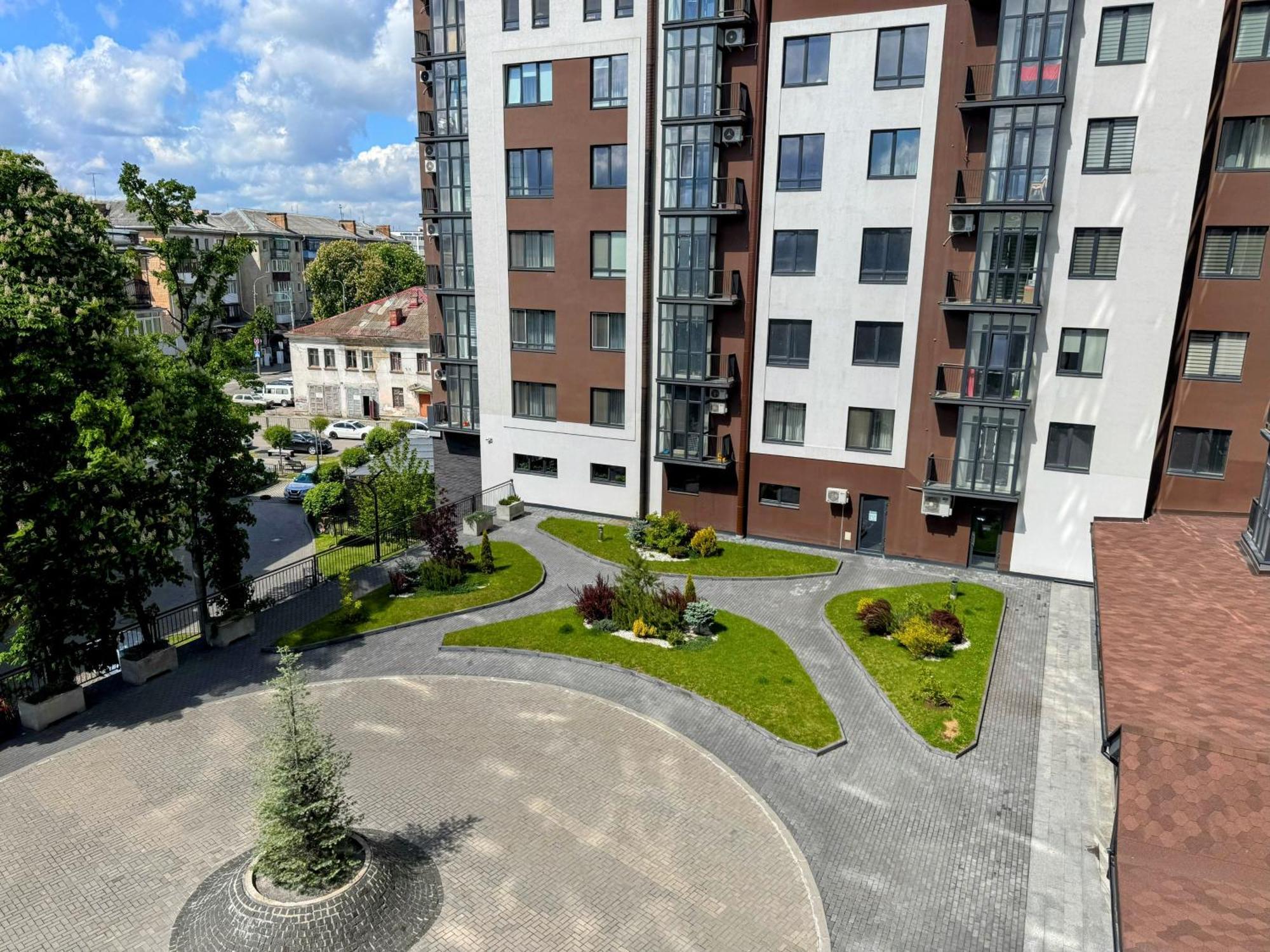 ריבנה Vip Apartment У Центрі Міста, Новобуджк Театральний,Дуже Простора מראה חיצוני תמונה